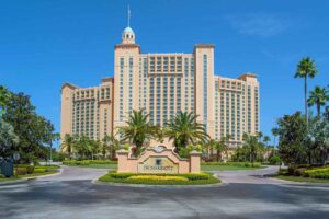 premium-hotel-jw-marriott-timeshare-resort-with-blue-sky-and-grand-entrance-in-florida