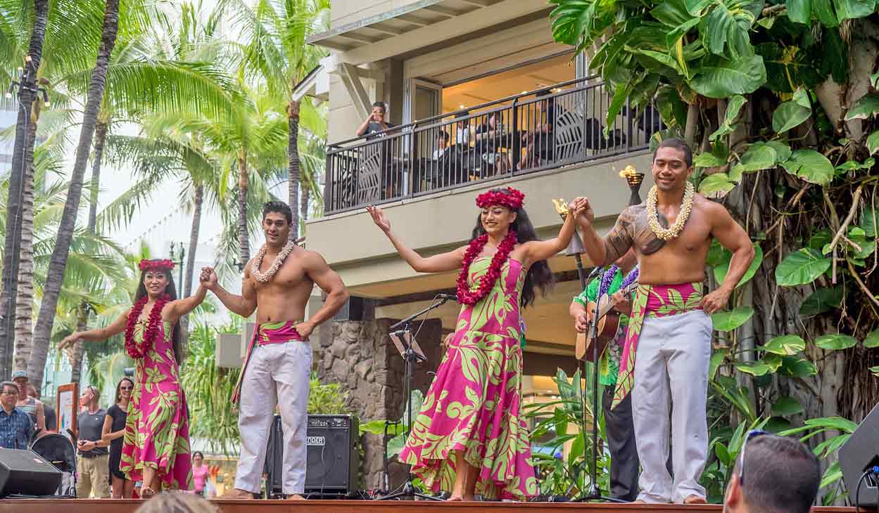 hawaiin-performance-at-resort-showcasing-culture-of-tribes-and-people-of-americas-50th-state