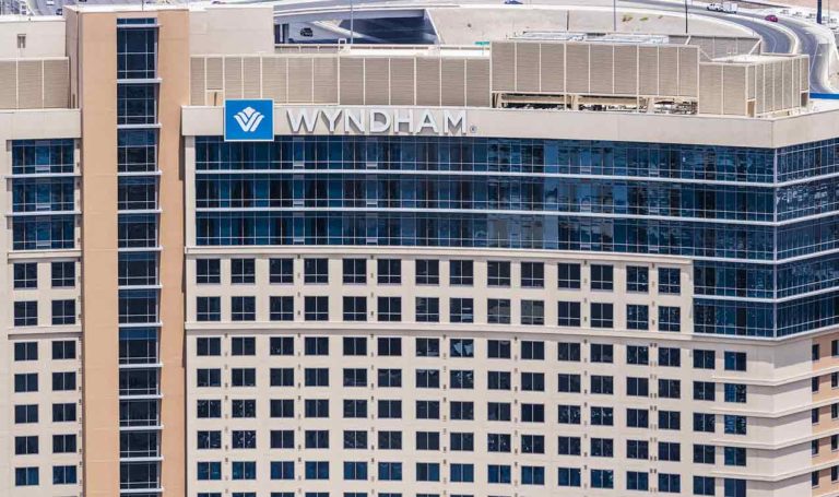 image-of-the-side-of-a-major-wyndham-hotel-at-popular-destination-city-where-timeshare-scheme-took-advantage-of-buyers-by-lying-about-travel-product-features