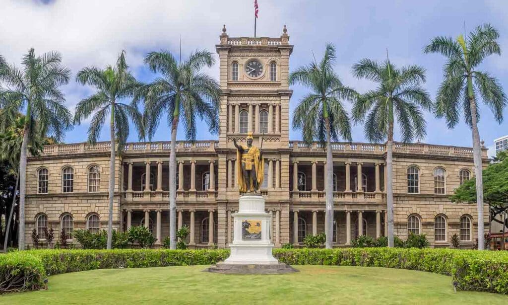 picture-of-front-entrance-to-court-on-hawaiian-island-for-blog-about-recent-timeshare-property-tax-assessment-lawsuit-with-maui-county-by-voc